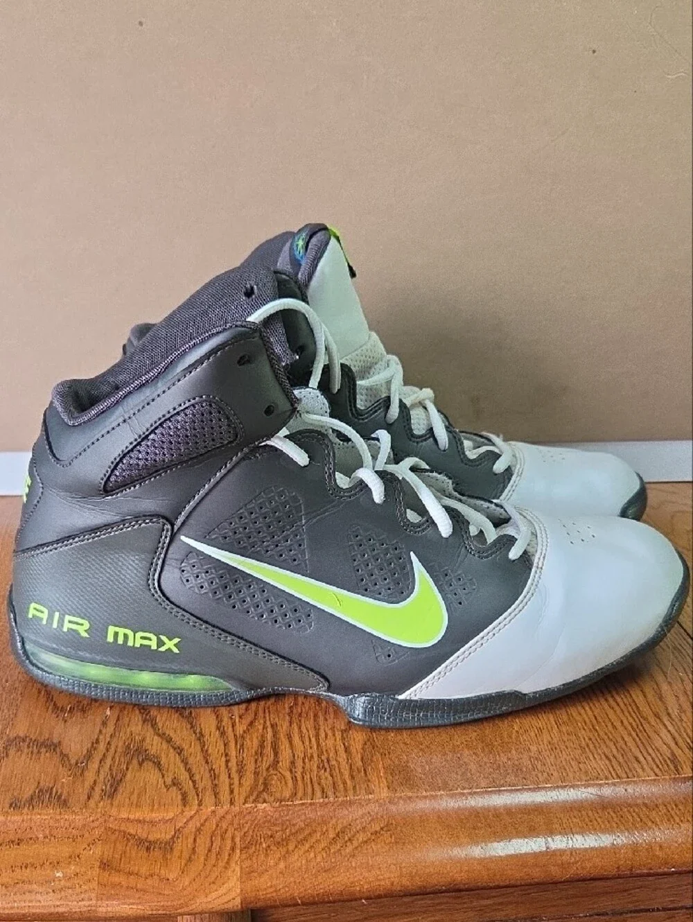 Nike Air Max Full Court 2 2012 Size 10.5 Blk/wht/neon